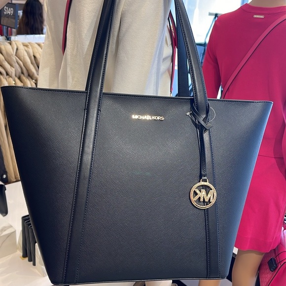 MICHAEL KORS 
Pratt Large Tote Shoulder Bag
COLOR BLACK
NWT - Picture 6 of 16